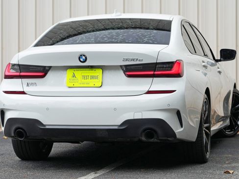 Used 2021 BMW 330e w/ M Sport Package RWD image 4