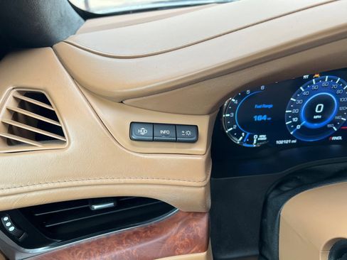 Used 2017 Cadillac Escalade ESV Platinum AWD/4WD image 30