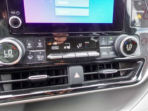 Certified 2023 Toyota Highlander L image 24