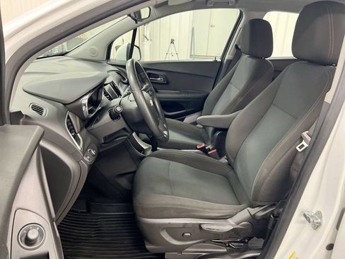 Used 2020 Chevrolet Trax LS AWD/4WD image 19