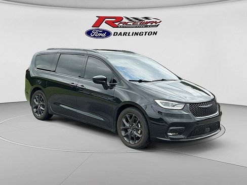 Used 2022 Chrysler Pacifica Limited w/ S Appearance Package FWD image 4