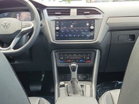 Used 2023 Volkswagen Tiguan SE FWD image 14