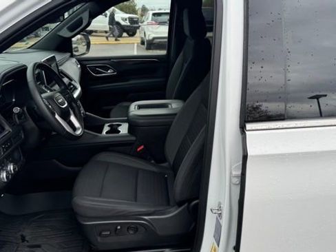 Certified 2023 GMC Yukon SLE image 13