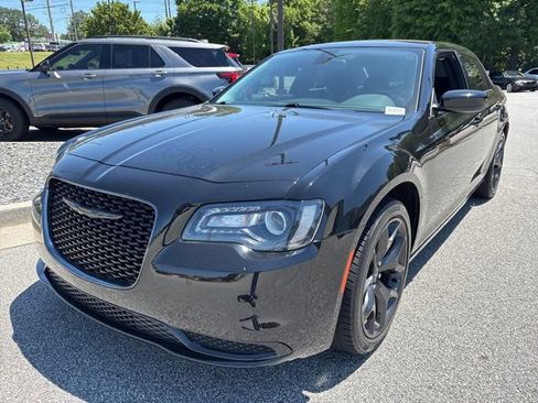 Used 2021 Chrysler 300 Touring w/ Sport Appearance Package RWD image 4
