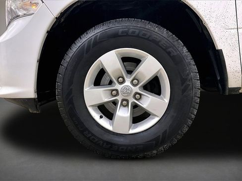 Used 2017 RAM 1500 Express image 32