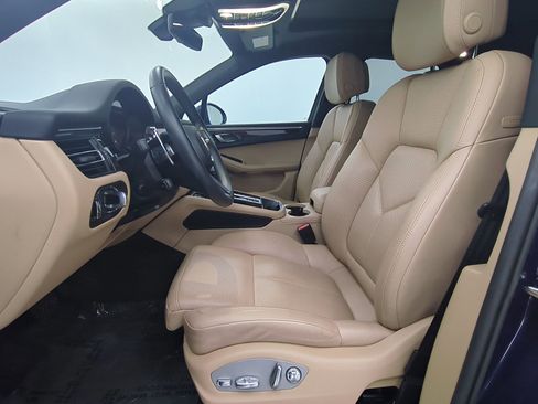 Certified 2023 Porsche Macan AWD/4WD image 4