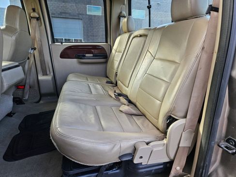 Used 2005 Ford F350 Lariat image 28