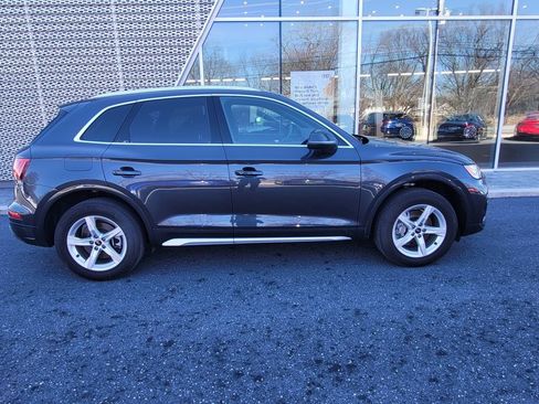 Used 2023 Audi Q5 2.0T Premium w/ Convenience Package image 2