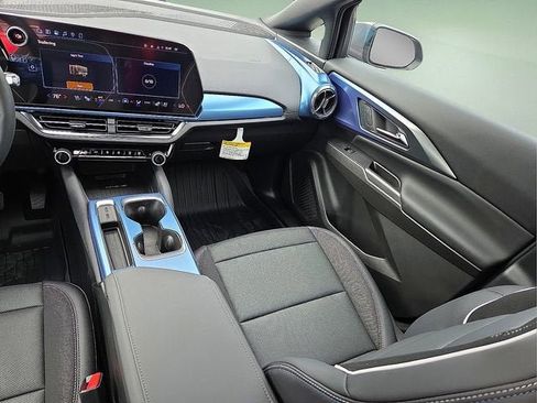 New 2026 Chevrolet Equinox EV LT w/ Convenience Package II image 15