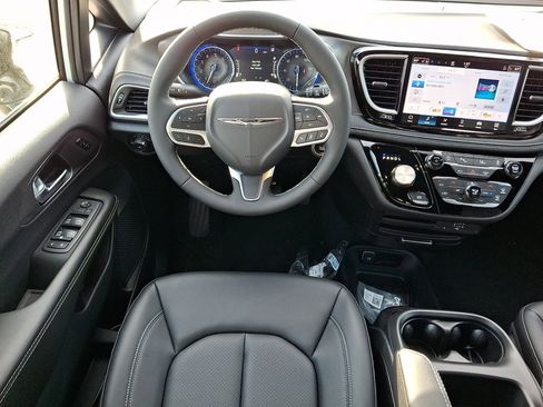 New 2026 Chrysler Pacifica Select AWD/4WD image 9