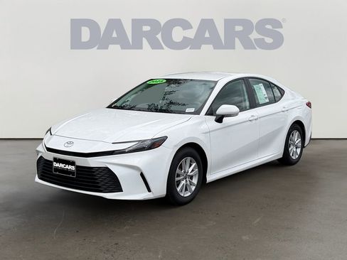 Used 2025 Toyota Camry LE FWD image 3