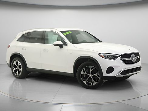 Used 2025 Mercedes-Benz GLC 350e 4MATIC image 32