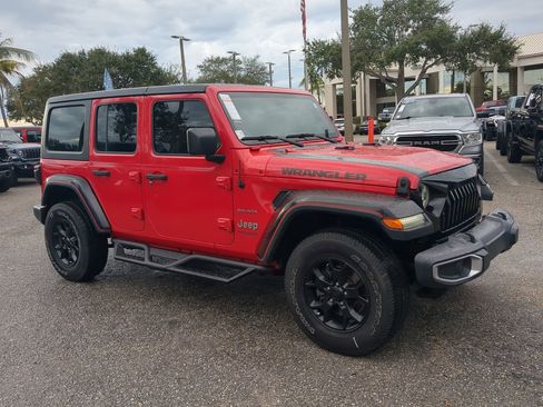 Used 2018 Jeep Wrangler Unlimited Sahara image 2