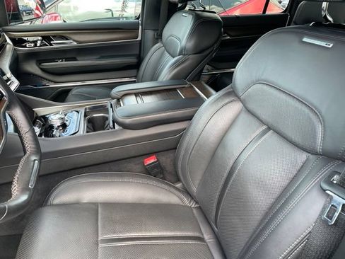 Used 2022 Jeep Grand Wagoneer Series I AWD/4WD image 4
