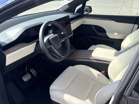 Used 2023 Tesla Model X AWD/4WD image 4