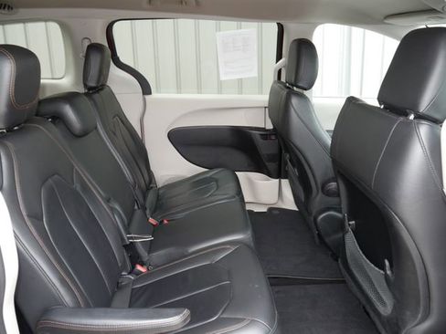Used 2017 Chrysler Pacifica Touring-L FWD image 26