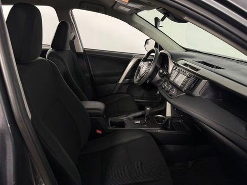 Used 2018 Toyota RAV4 LE FWD image 14