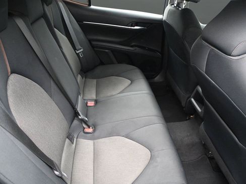 Used 2020 Toyota Camry LE FWD image 18