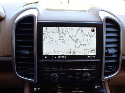 Used 2014 Porsche Cayenne Diesel AWD/4WD image 28