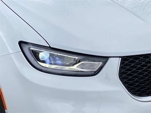 Used 2026 Chrysler Pacifica Pinnacle image 4