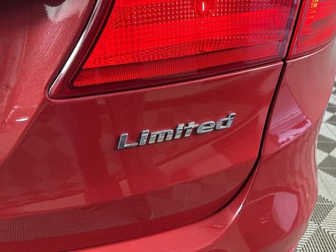 Used 2013 Hyundai Santa Fe Limited w/ Technology Pkg FWD image 32