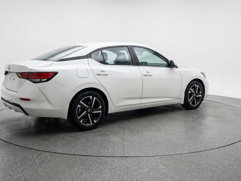 Used 2025 Nissan Sentra SV FWD image 9