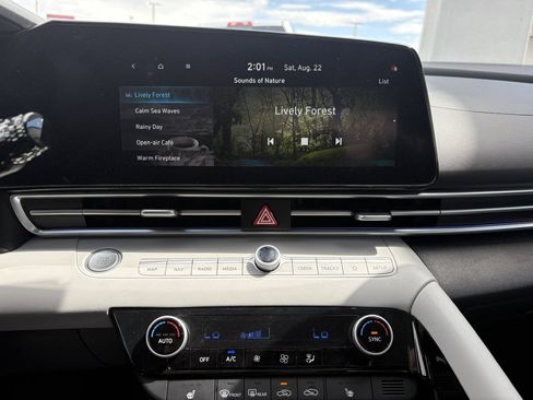 Used 2021 Hyundai Elantra Limited FWD image 15