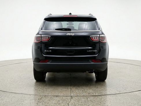 Used 2025 Jeep Compass Latitude image 7