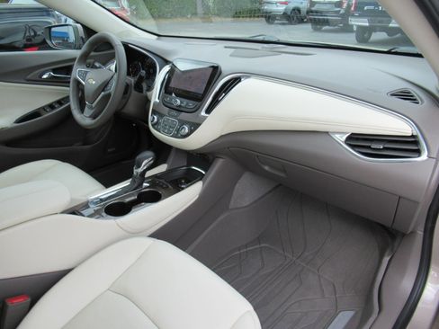 Used 2023 Chevrolet Malibu LT image 11