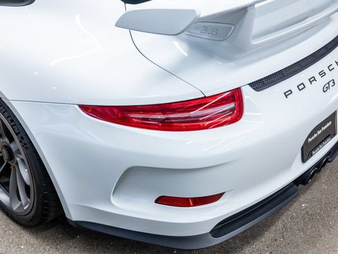 Used 2014 Porsche 911 GT3 w/ Sound Package Plus RWD image 23