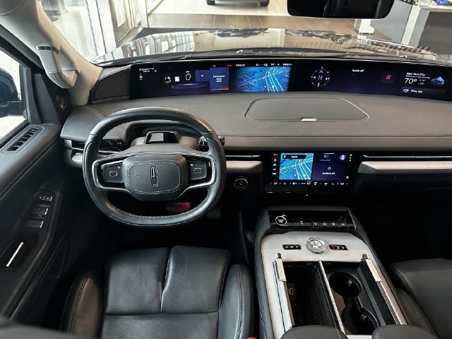 Certified 2025 Lincoln Navigator Reserve AWD/4WD image 12