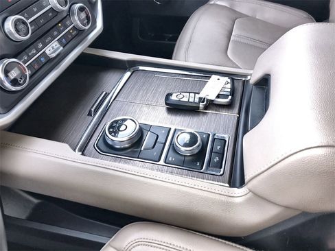 Used 2022 Ford Expedition Limited image 21