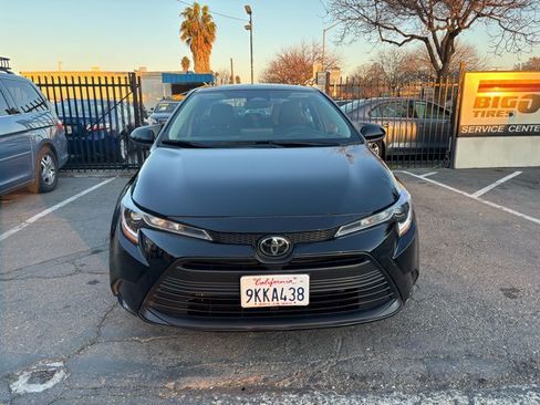 Used 2024 Toyota Corolla LE FWD image 2