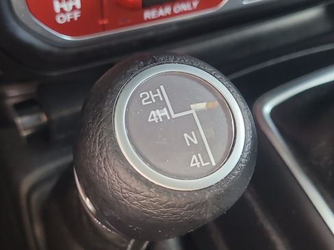 Certified 2025 Jeep Wrangler Sport AWD/4WD image 25
