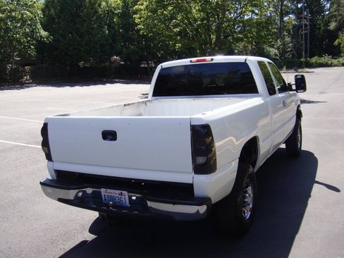 Used 2005 Chevrolet Silverado 2500 LT RWD image 7