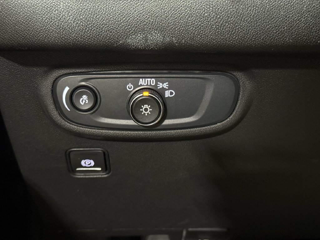 Used 2024 GMC Terrain SLE AWD/4WD image 18
