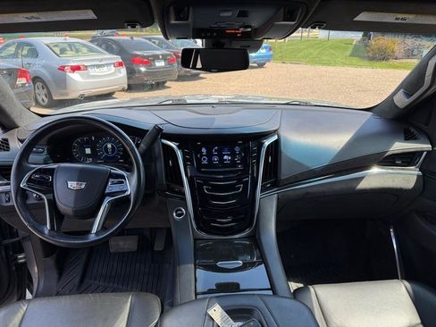 Used 2019 Cadillac Escalade ESV Platinum AWD/4WD image 38