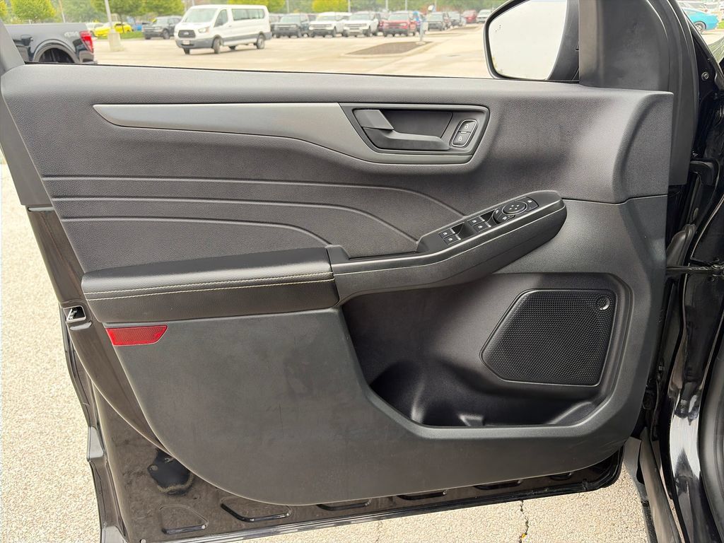 Used 2024 Ford Escape Active w/ Tech Pack #1 AWD/4WD image 13