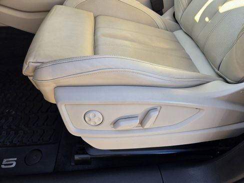 Used 2023 Audi Q5 e Premium Plus w/ Premium Plus Package image 13