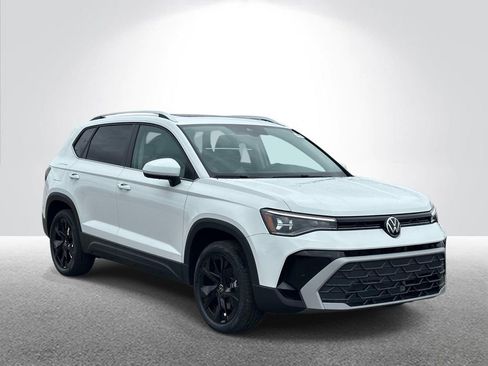 New 2026 Volkswagen Taos SE FWD image 5