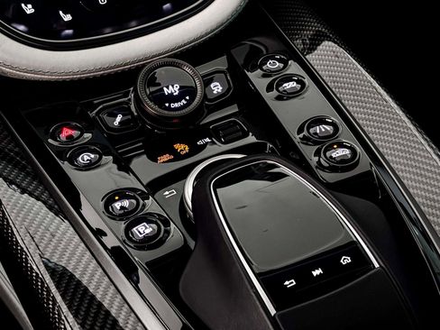 Used 2024 Aston Martin DBX 707 image 23