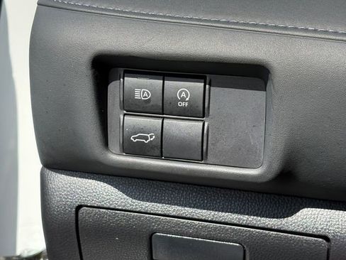 Used 2023 Toyota Highlander XLE AWD/4WD image 29