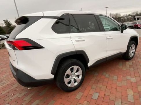 Used 2022 Toyota RAV4 LE FWD image 9
