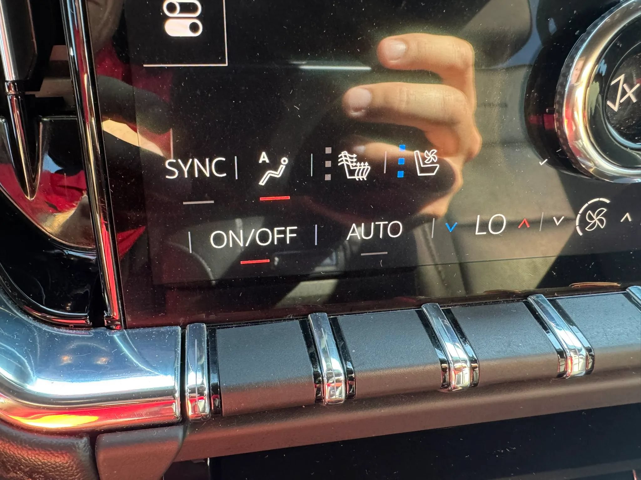 Used 2025 GMC Yukon Denali AWD/4WD image 11