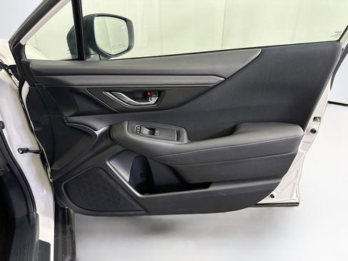 Used 2023 Subaru Outback Premium image 31