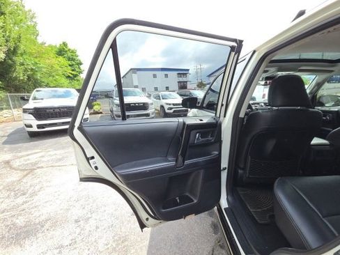 Used 2019 Toyota 4Runner Limited AWD/4WD image 30
