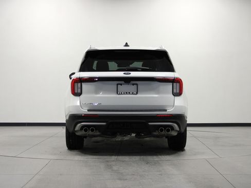 Used 2025 Ford Explorer Platinum w/ Ultimate Package image 5