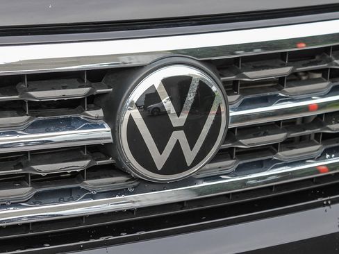 Used 2022 Volkswagen Atlas SE w/ Black Wheel Package image 5