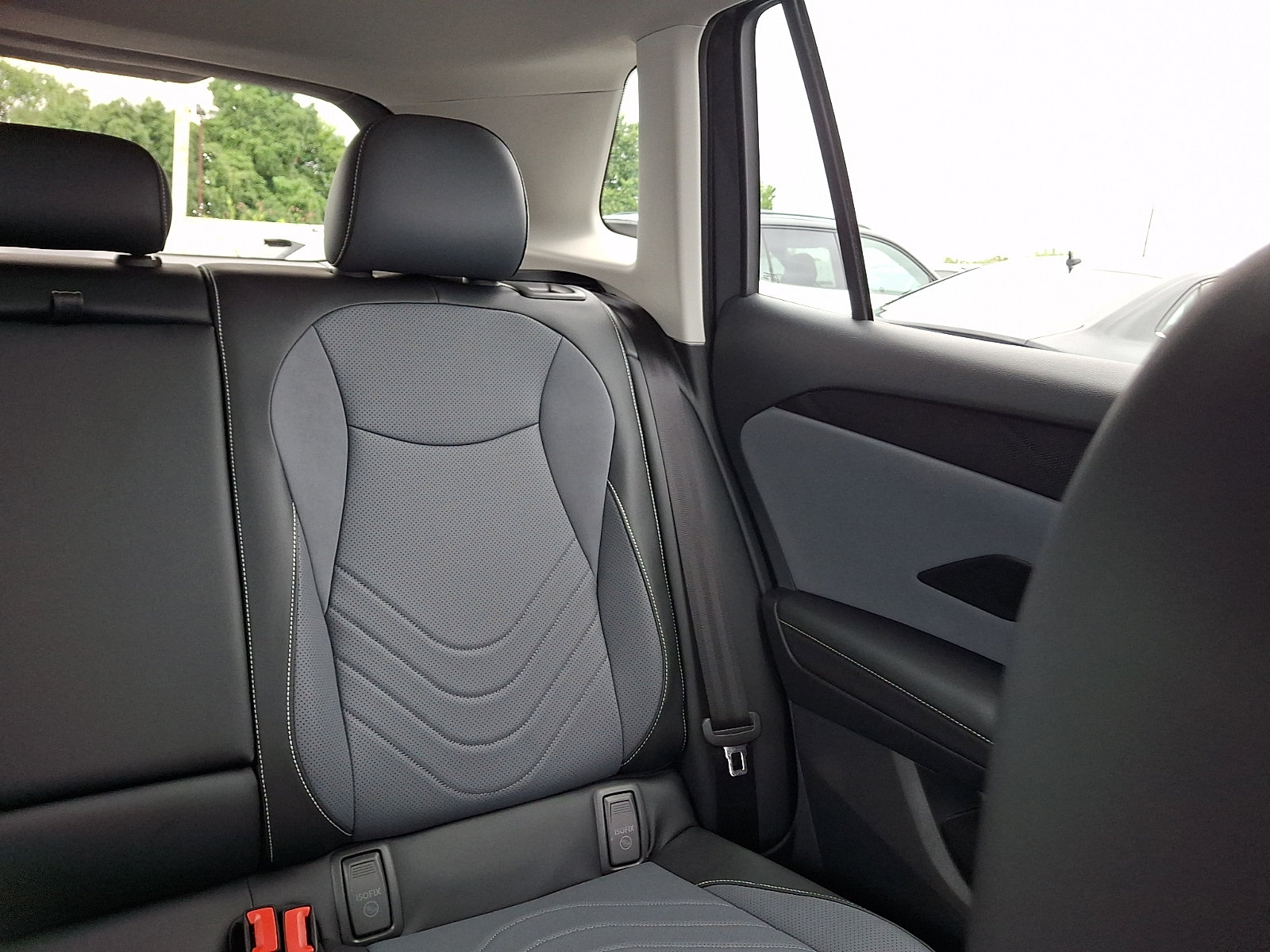 Certified 2026 Volkswagen Tiguan SE AWD/4WD image 16