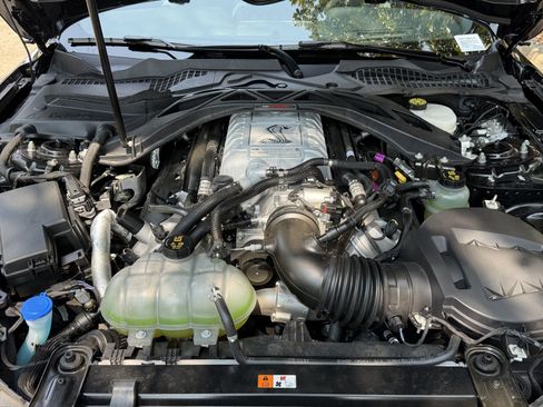 Used 2020 Ford Mustang Shelby GT500 w/ Technology Package RWD image 9